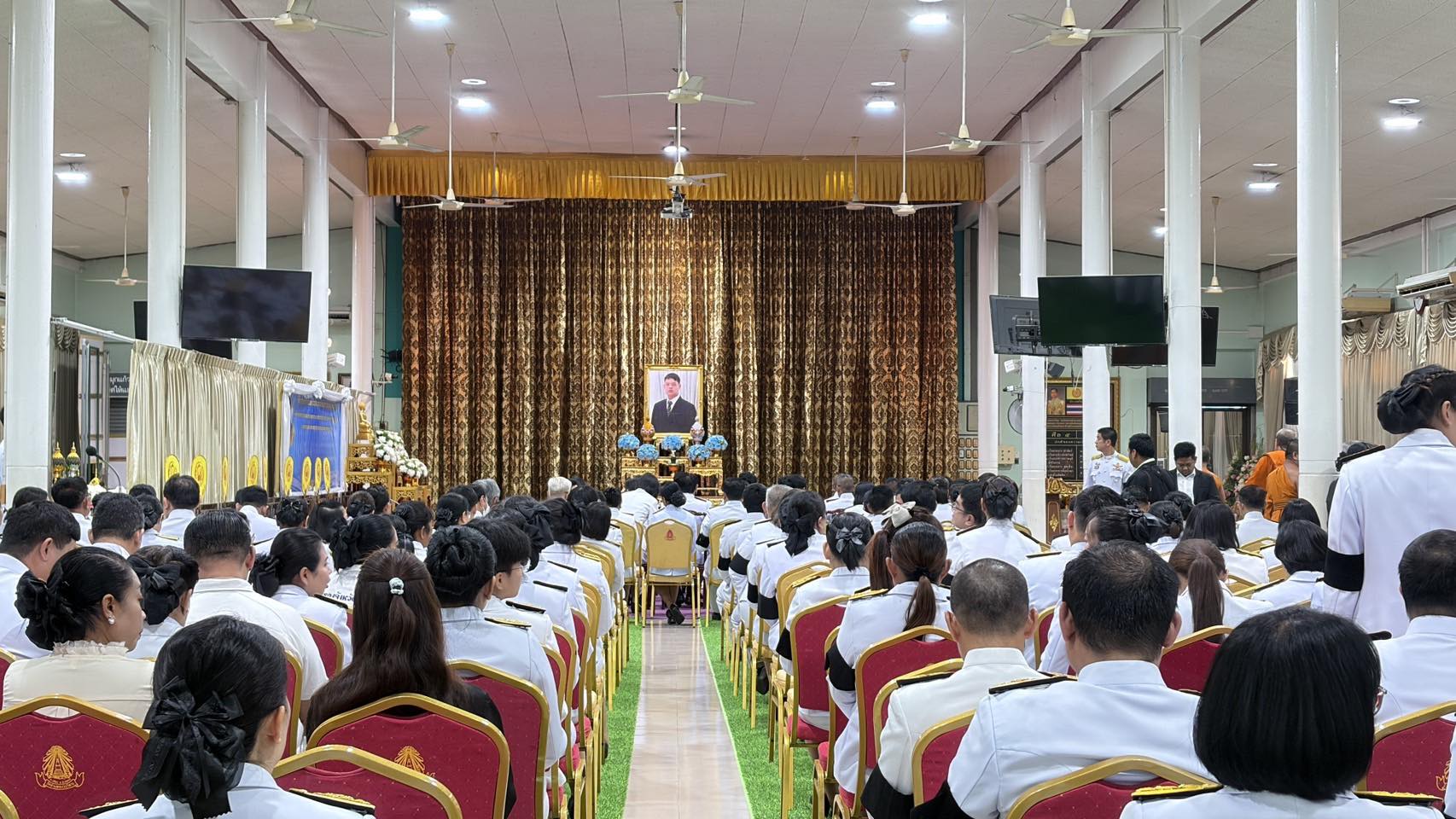 title - พิธีเจริญพระพุทธมนต์และพิธีทำบุญตักบาตรถวายพระราชกุศลเนื่องในโอกาสวันคล้ายวันประสูติ สมเด็จพระเจ้าลูกยาเธอ เจ้าฟ้าทีปังกรรัศมีโชติ มหาวชิโรตตมางกูร สิริวิบูลยราชกุมาร 